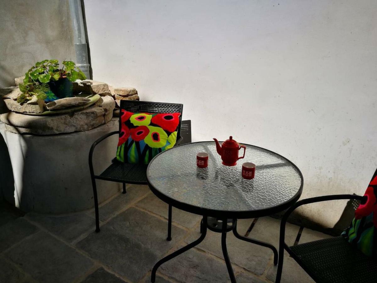 Cres Art Studio Kuning Apartment Dış mekan fotoğraf