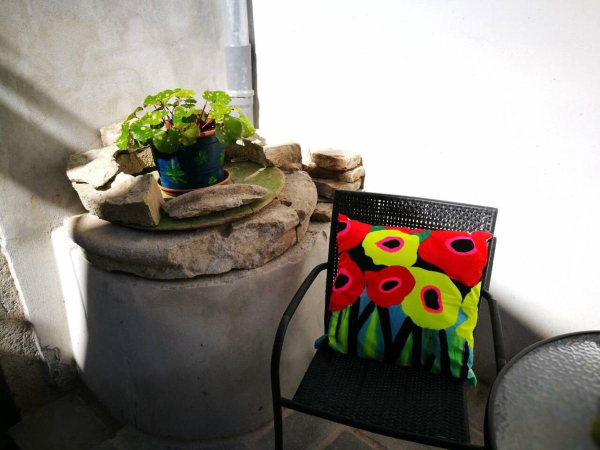 Cres Art Studio Kuning Apartment Dış mekan fotoğraf