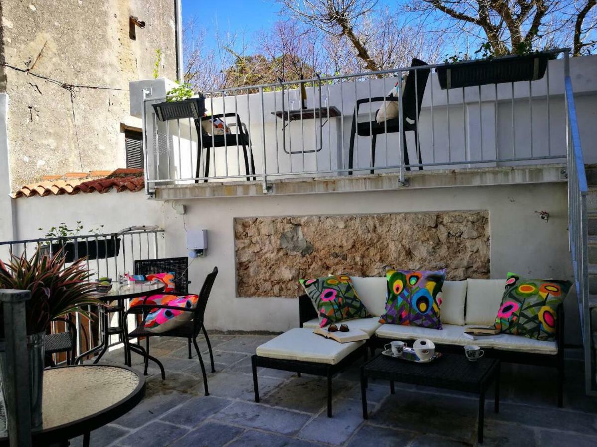Cres Art Studio Kuning Apartment Dış mekan fotoğraf